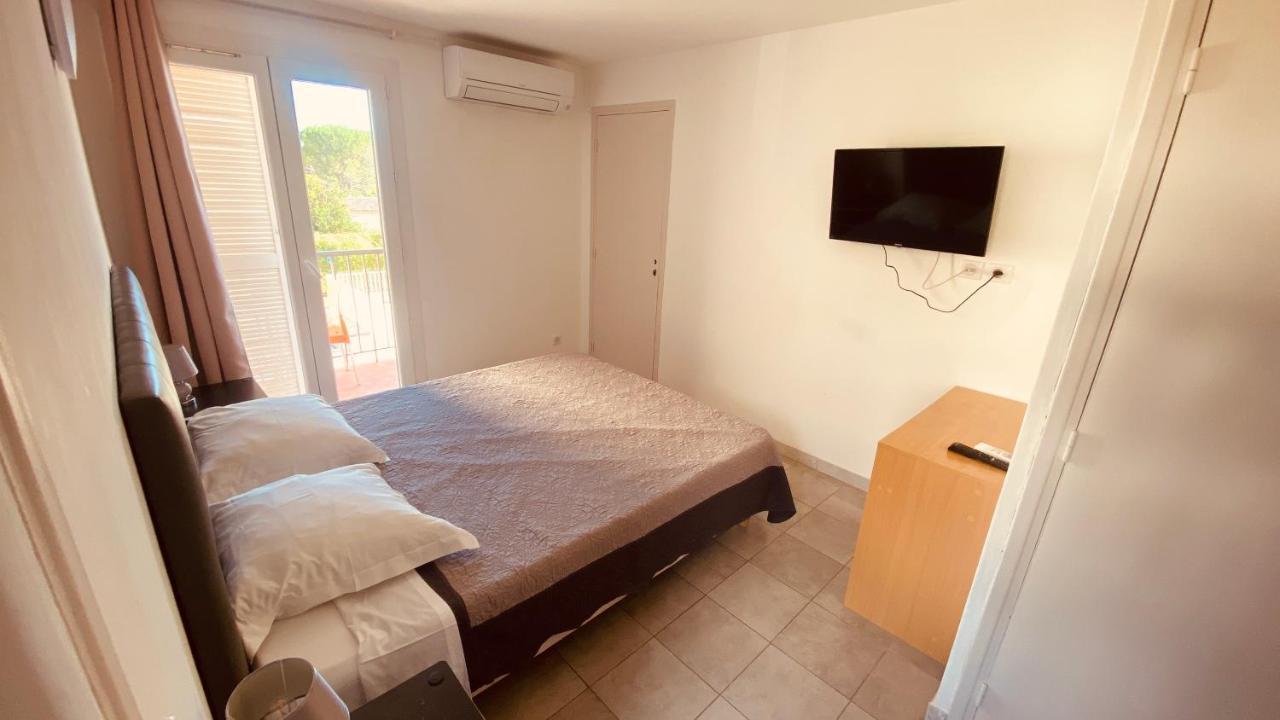 Hotel De La Poste Peymeinade Экстерьер фото