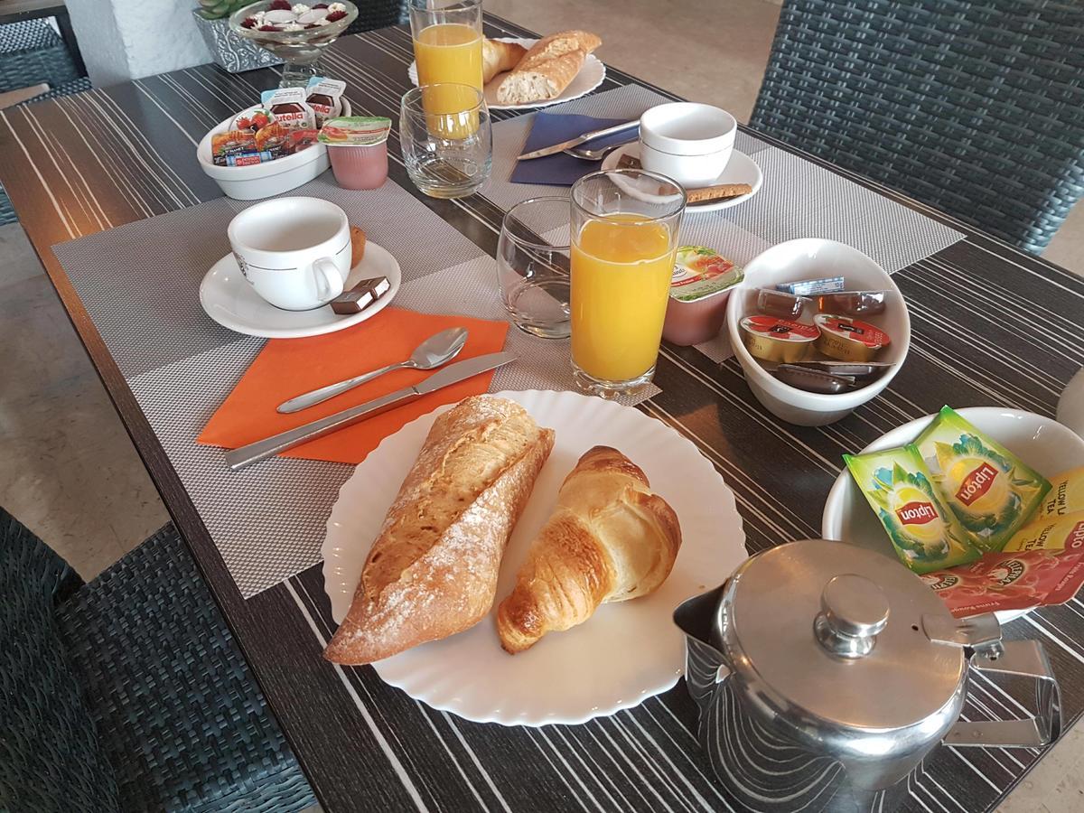 Hotel De La Poste Peymeinade Экстерьер фото