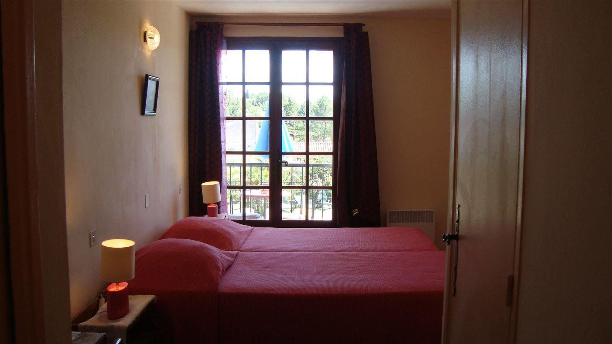 Hotel De La Poste Peymeinade Экстерьер фото